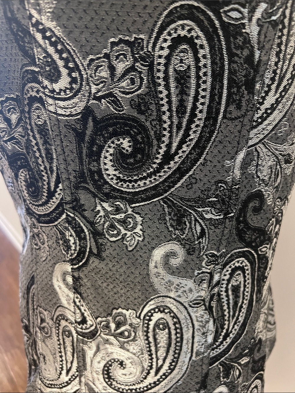 White House Black Market Black and Gray Paisley Tank Top - Picture 5 of 10